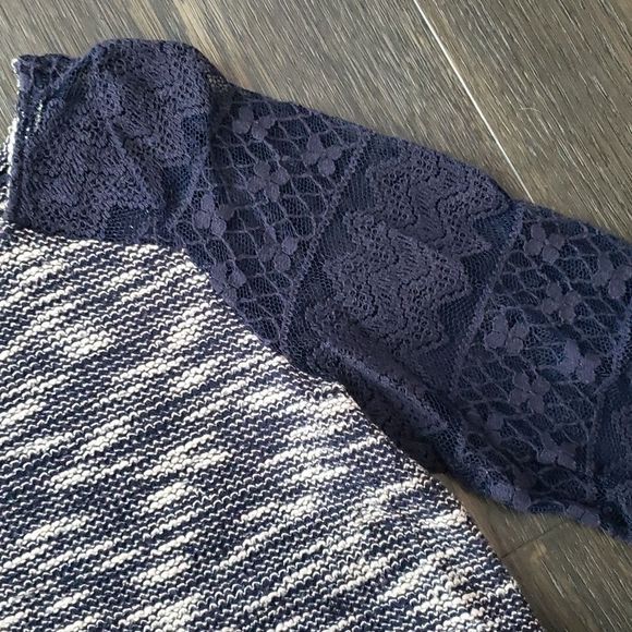 ANTHROPOLOGIE Postmark Knit and Lace Sleeve Mixed Media Shirt Top Size XS - Picture 3 of 7